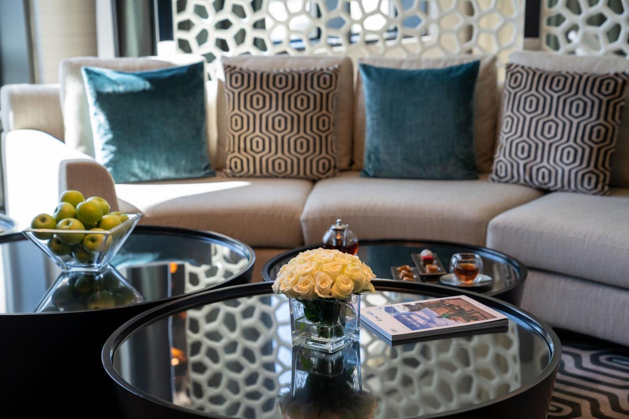 Fairmont Riyadh Ngoại thất bức ảnh A living room at the Ritz-Carlton, DIFC