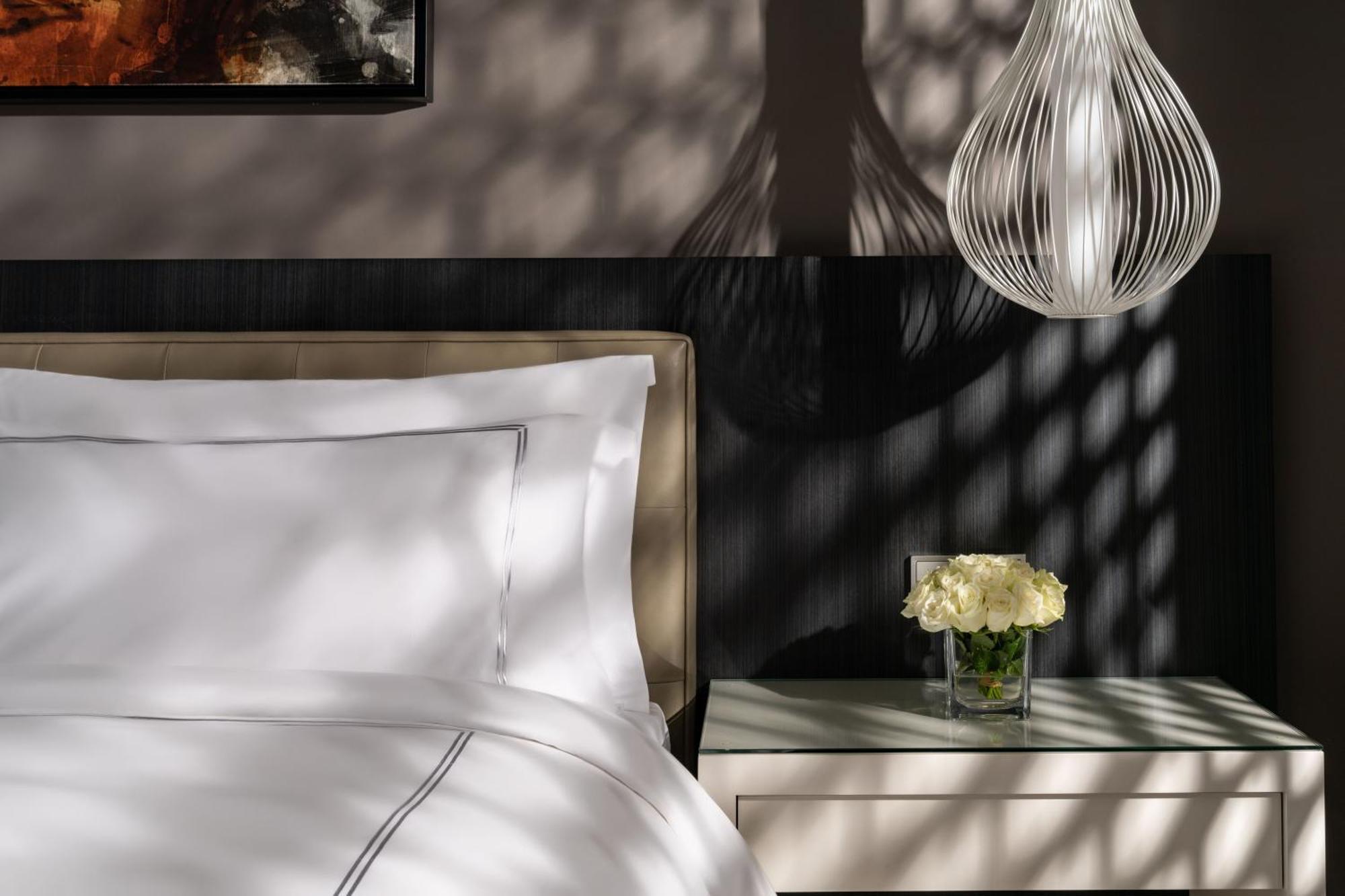 Fairmont Riyadh Ngoại thất bức ảnh A guest room at The St. Regis Dubai