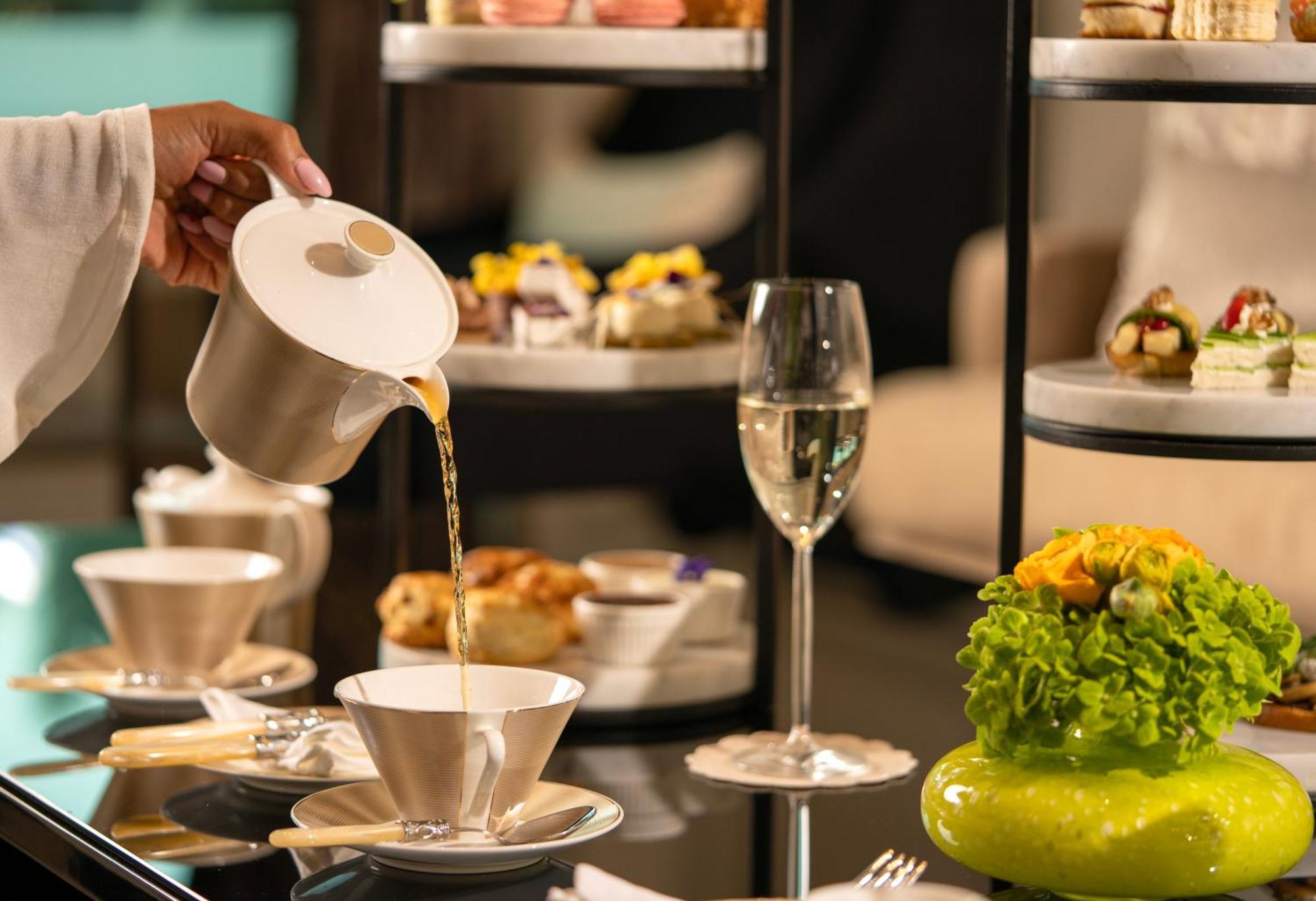 Fairmont Riyadh Ngoại thất bức ảnh Afternoon tea at the Fairmont, Dubai
