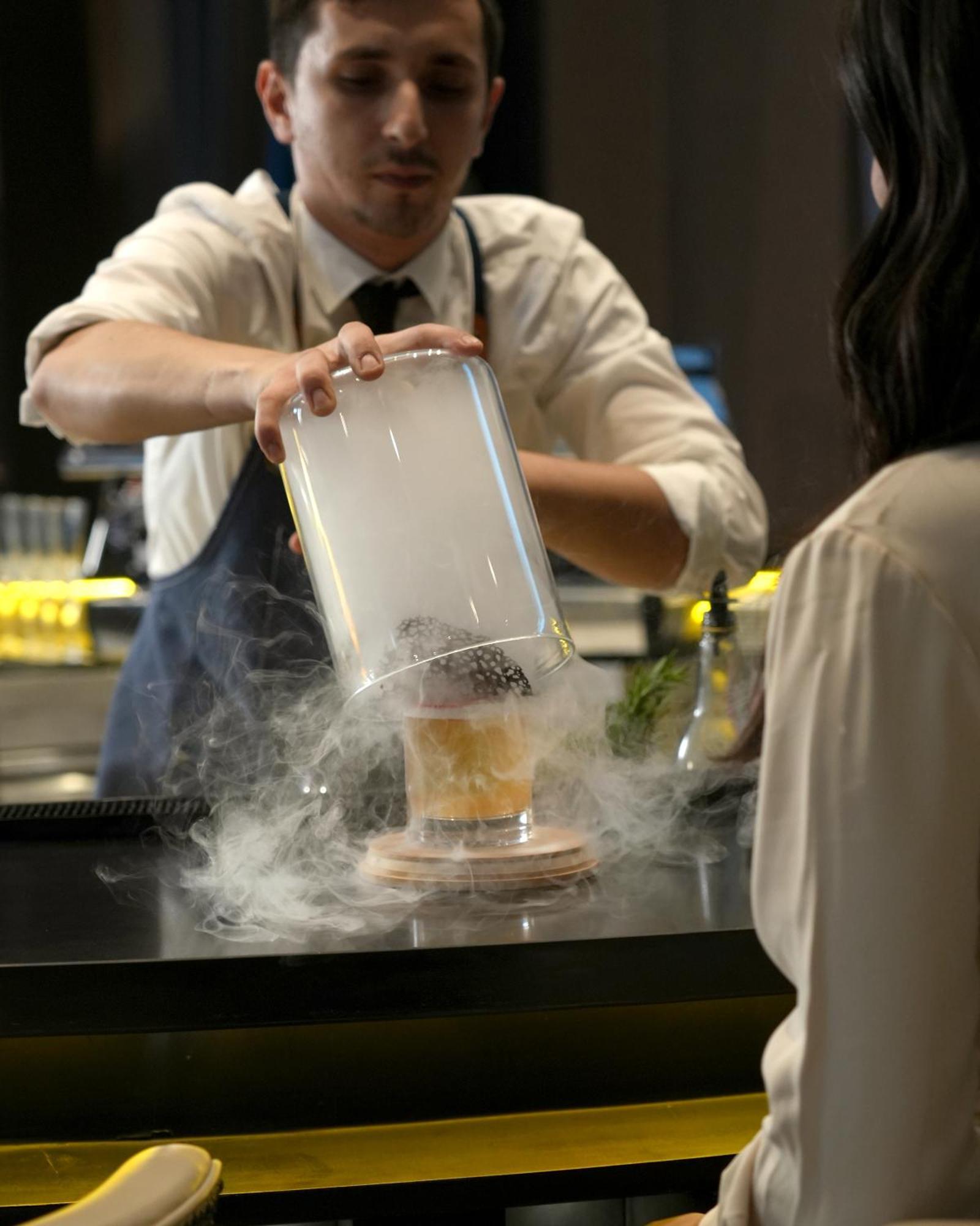 Fairmont Riyadh Ngoại thất bức ảnh A bartender preparing a cocktail with liquid nitrogen