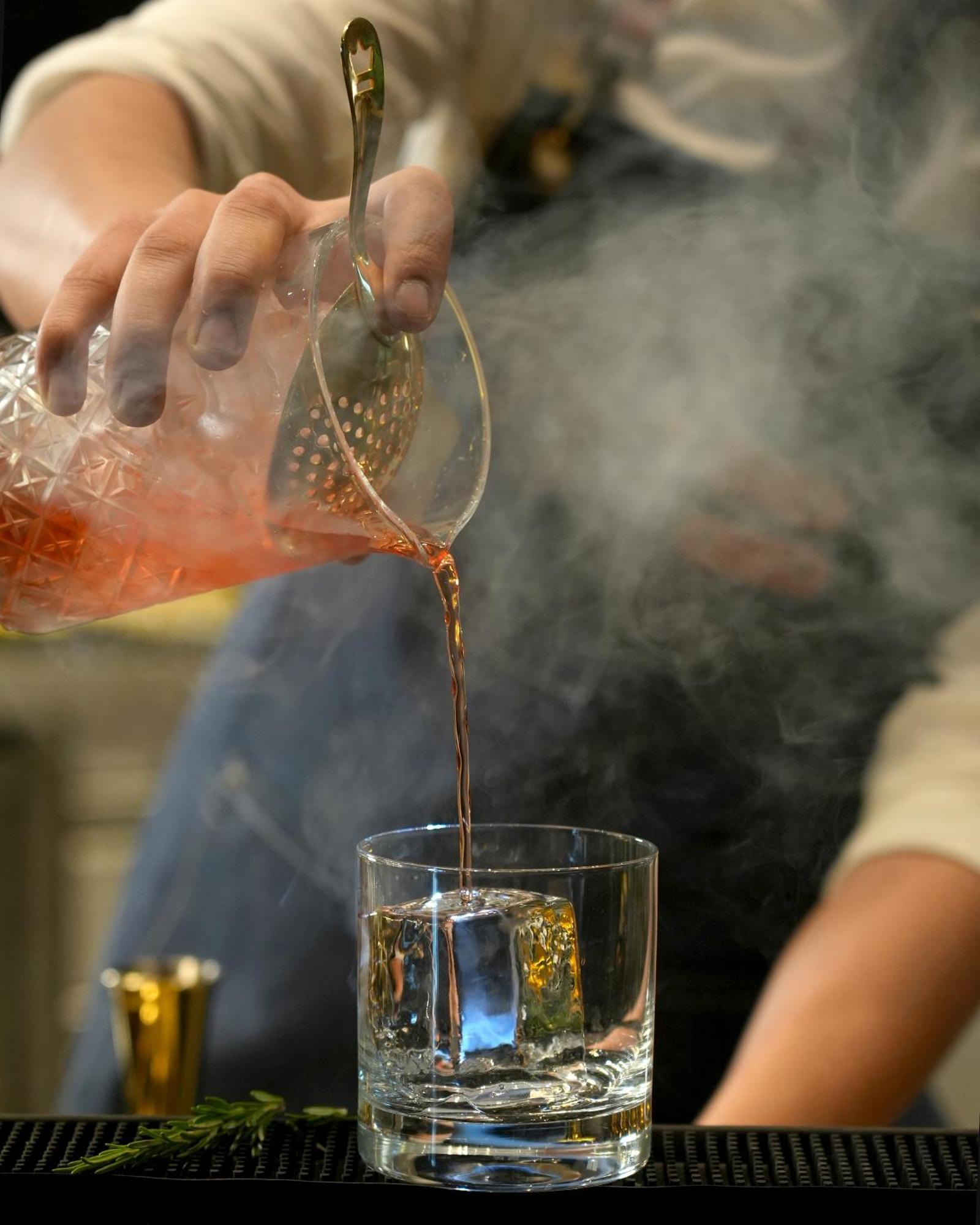 Fairmont Riyadh Ngoại thất bức ảnh A glass of iced tea