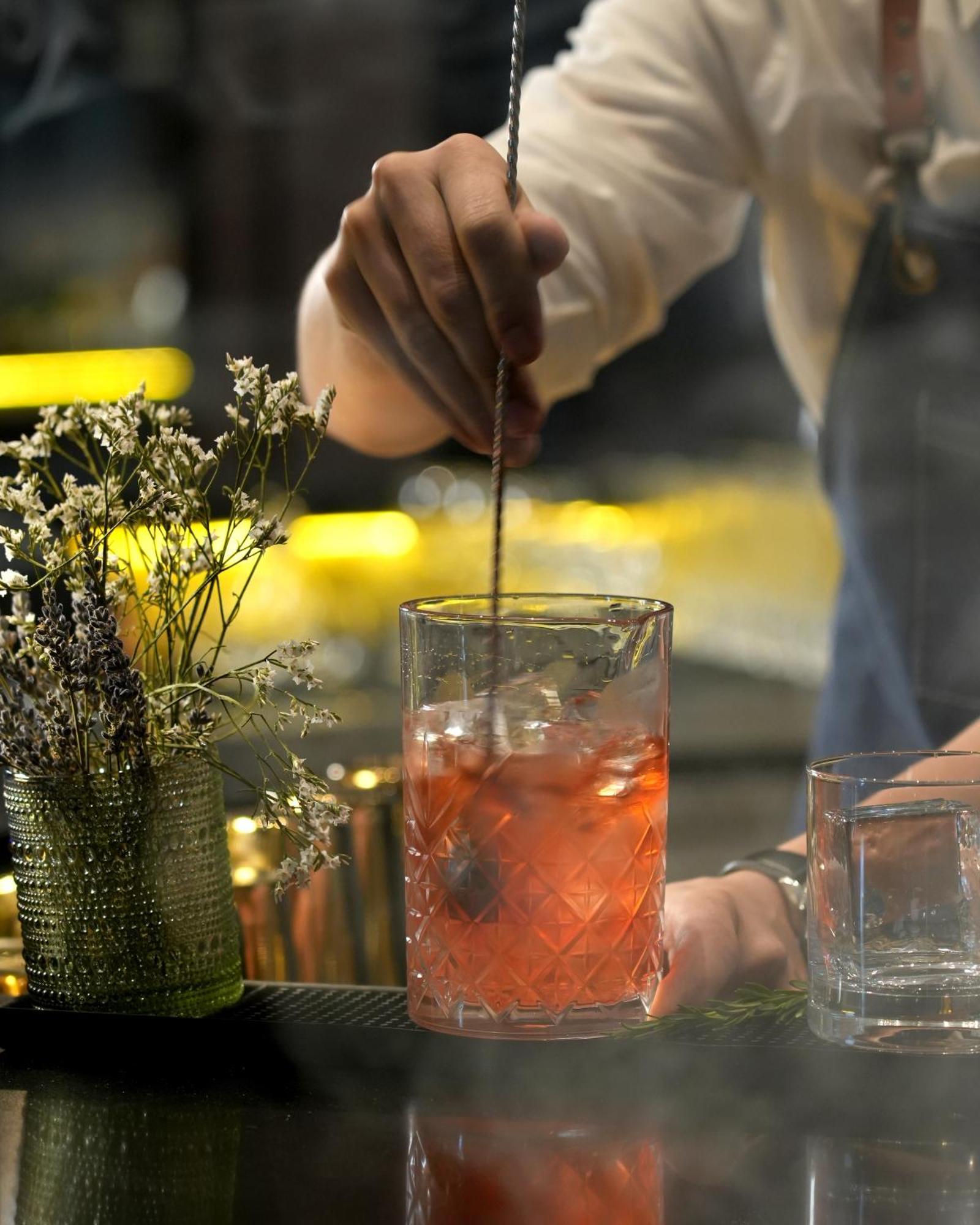 Fairmont Riyadh Ngoại thất bức ảnh A bartender stirring a cocktail